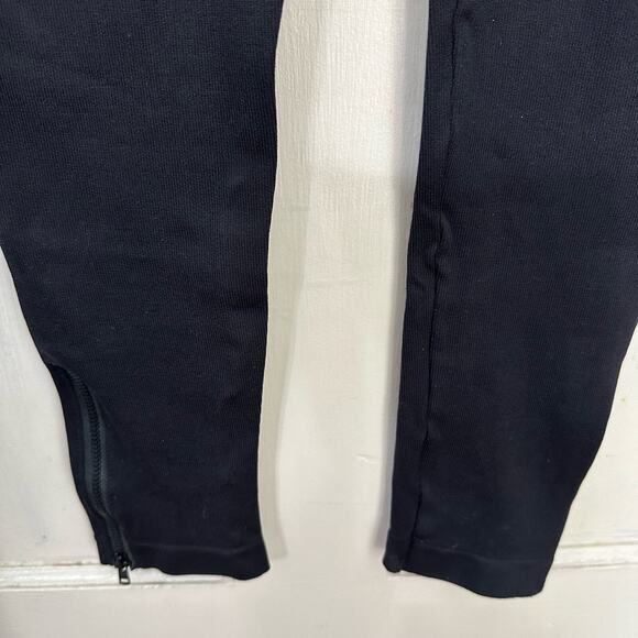 Spanx Black Leggings Zipper Ankles Womens Size M Solid Black Slimming Athletic - Picture 4 of 8